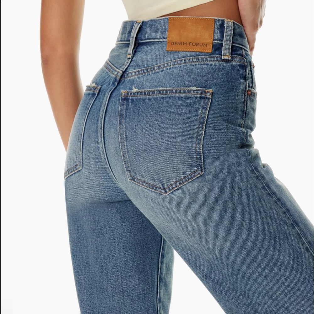 Aritzia Farrah High Rise wide leg 28L jean size 26